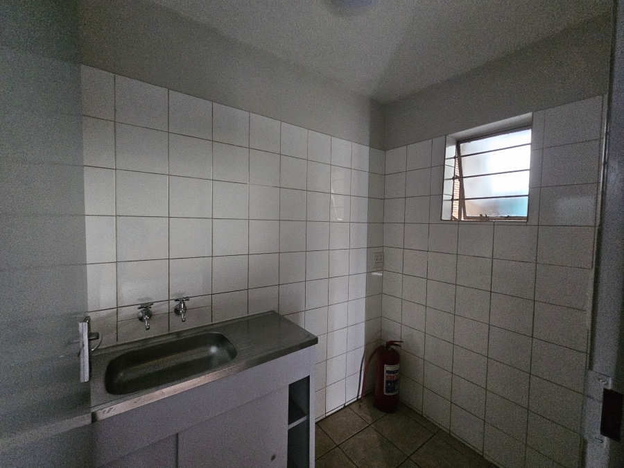 To Let Commercial Property for Rent in Hennops Park Industrial Gauteng