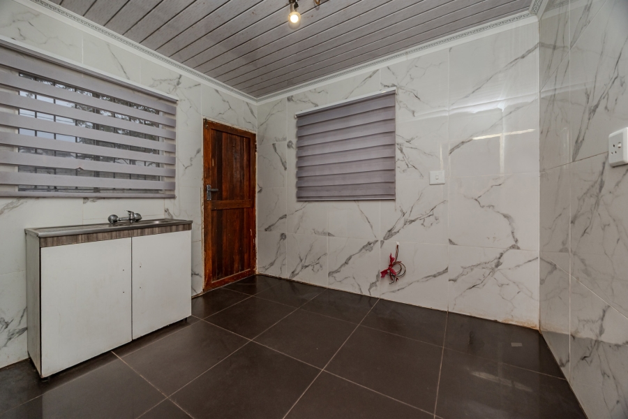 2 Bedroom Property for Sale in Mohlakeng Gauteng