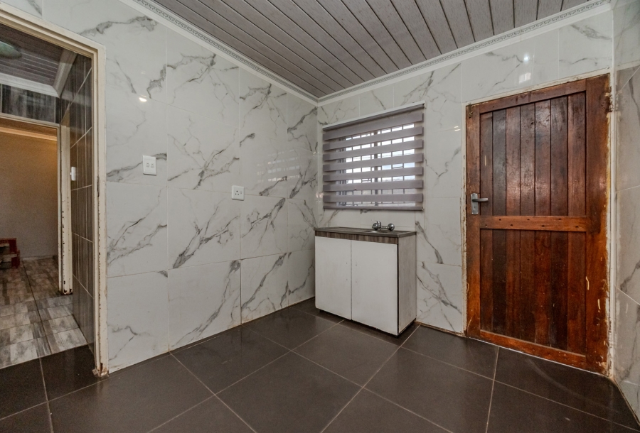 2 Bedroom Property for Sale in Mohlakeng Gauteng