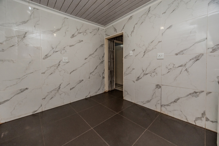 2 Bedroom Property for Sale in Mohlakeng Gauteng
