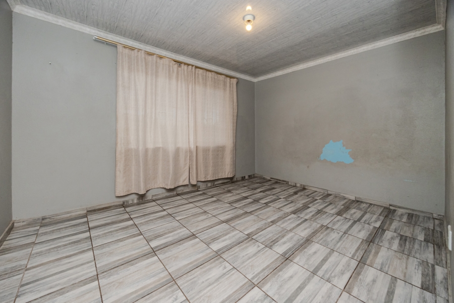 2 Bedroom Property for Sale in Mohlakeng Gauteng