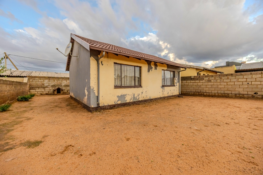 2 Bedroom Property for Sale in Mohlakeng Gauteng