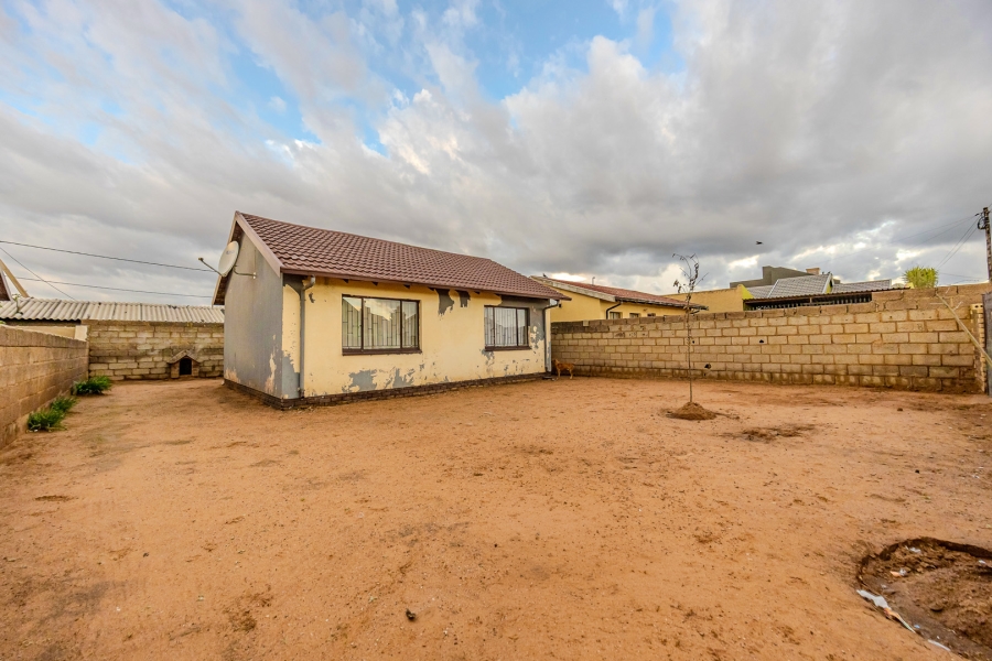 2 Bedroom Property for Sale in Mohlakeng Gauteng