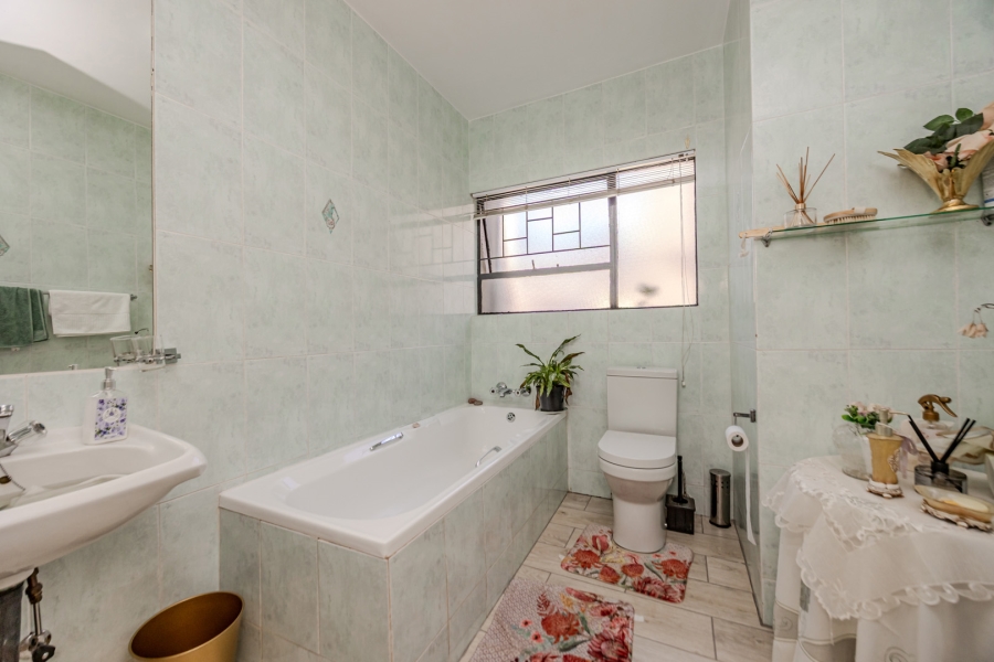 3 Bedroom Property for Sale in Wilgeheuwel Gauteng