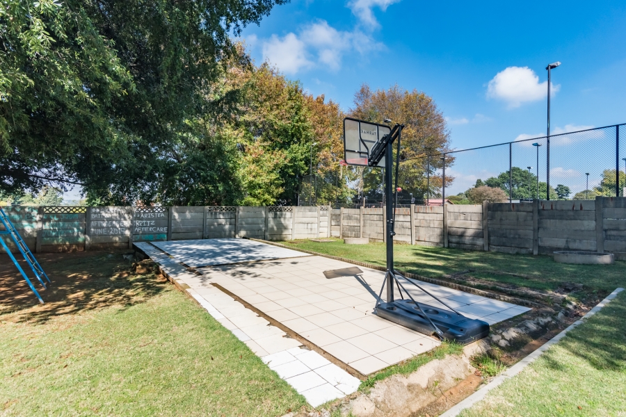 4 Bedroom Property for Sale in Discovery Gauteng