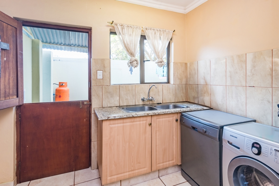7 Bedroom Property for Sale in Honingklip A H Gauteng