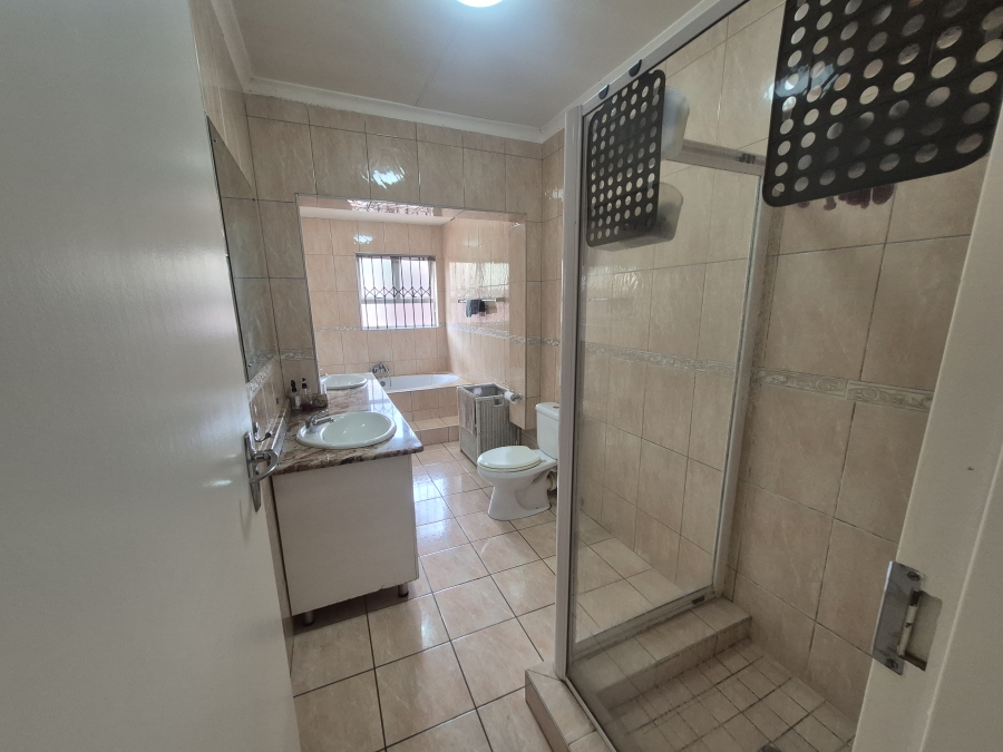 3 Bedroom Property for Sale in Glenvista Gauteng