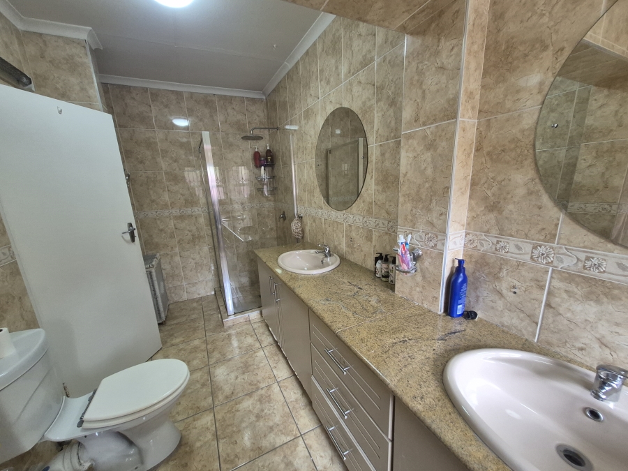 3 Bedroom Property for Sale in Glenvista Gauteng