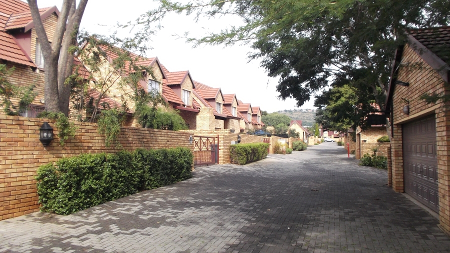 4 Bedroom Property for Sale in Ruimsig Gauteng