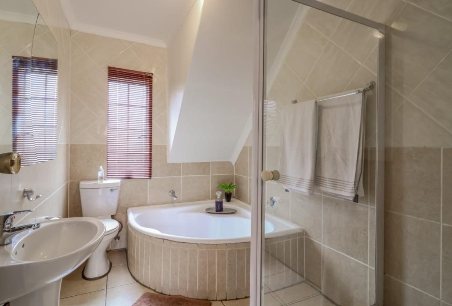 4 Bedroom Property for Sale in Ruimsig Gauteng