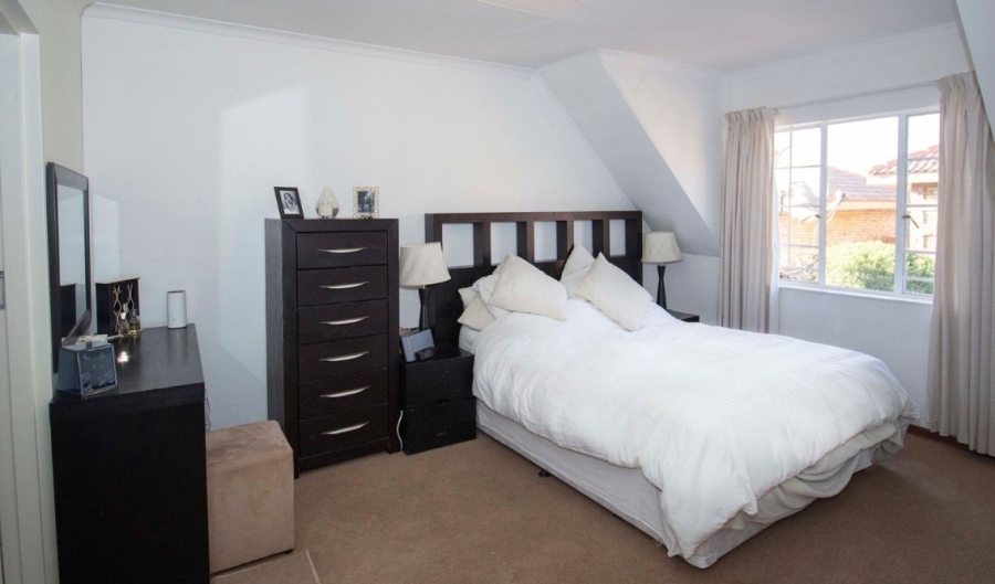 4 Bedroom Property for Sale in Ruimsig Gauteng