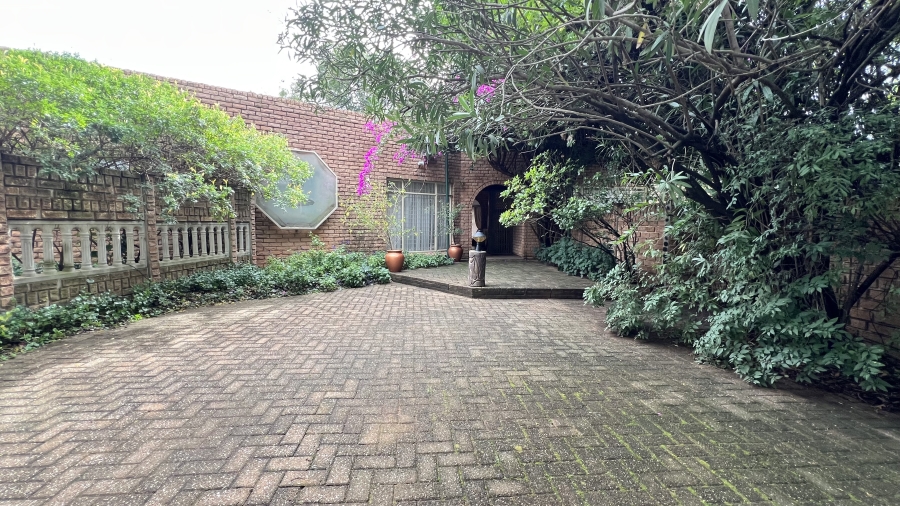 4 Bedroom Property for Sale in Helikonpark Gauteng