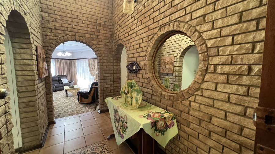 4 Bedroom Property for Sale in Helikonpark Gauteng