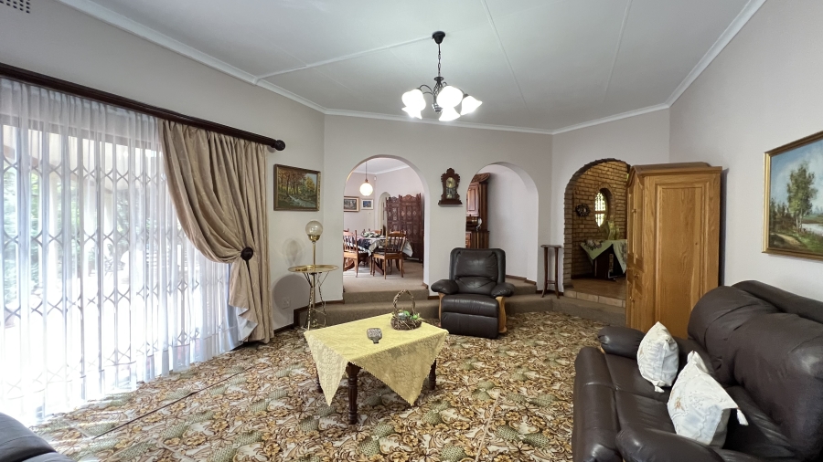 4 Bedroom Property for Sale in Helikonpark Gauteng
