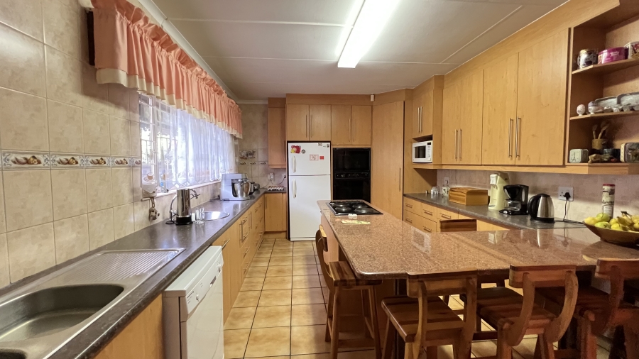 4 Bedroom Property for Sale in Helikonpark Gauteng