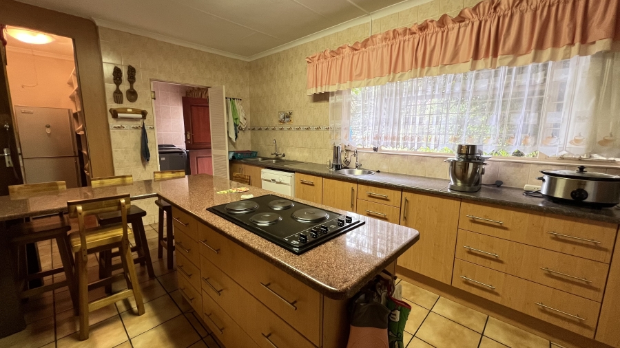 4 Bedroom Property for Sale in Helikonpark Gauteng