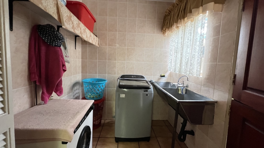 4 Bedroom Property for Sale in Helikonpark Gauteng