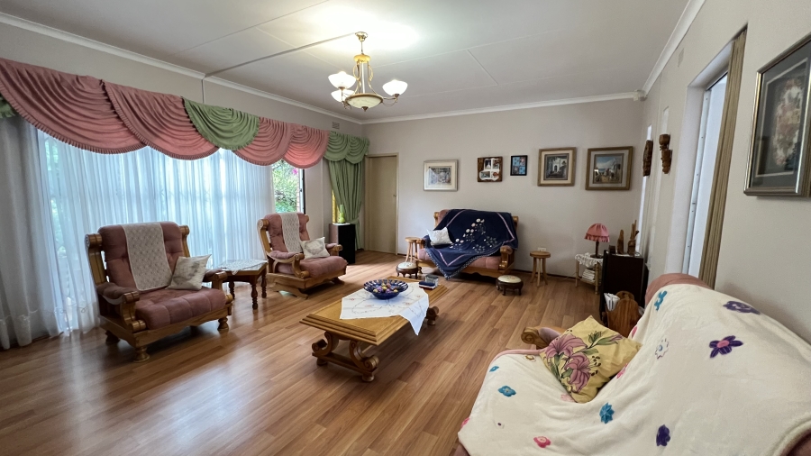 4 Bedroom Property for Sale in Helikonpark Gauteng