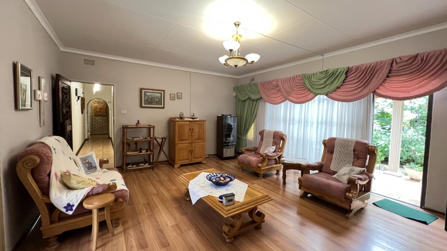 4 Bedroom Property for Sale in Helikonpark Gauteng