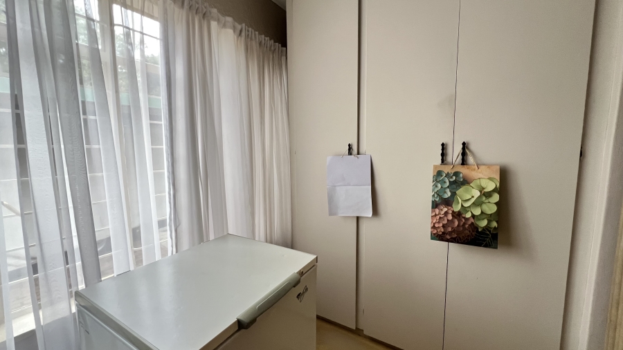 4 Bedroom Property for Sale in Helikonpark Gauteng