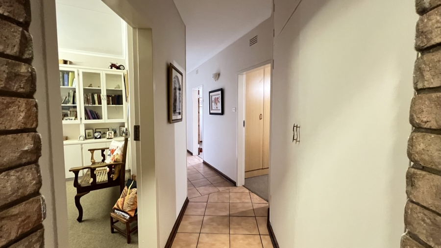 4 Bedroom Property for Sale in Helikonpark Gauteng