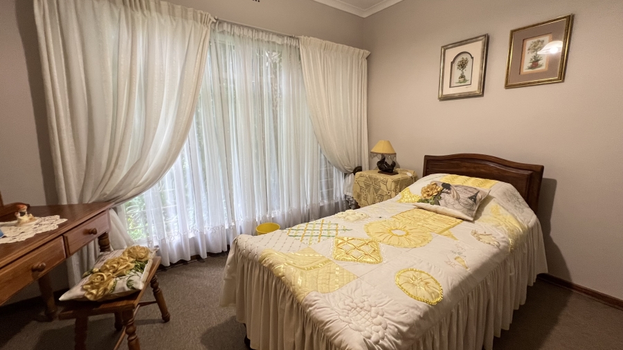 4 Bedroom Property for Sale in Helikonpark Gauteng