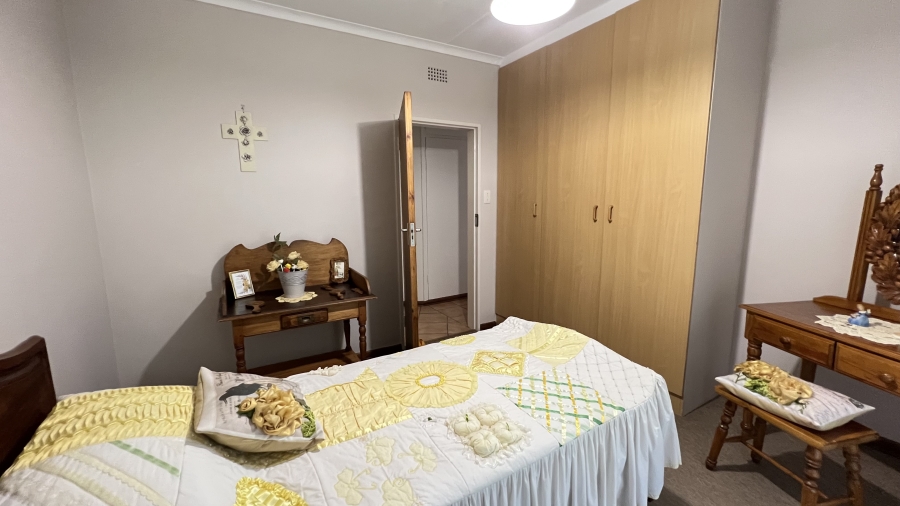 4 Bedroom Property for Sale in Helikonpark Gauteng