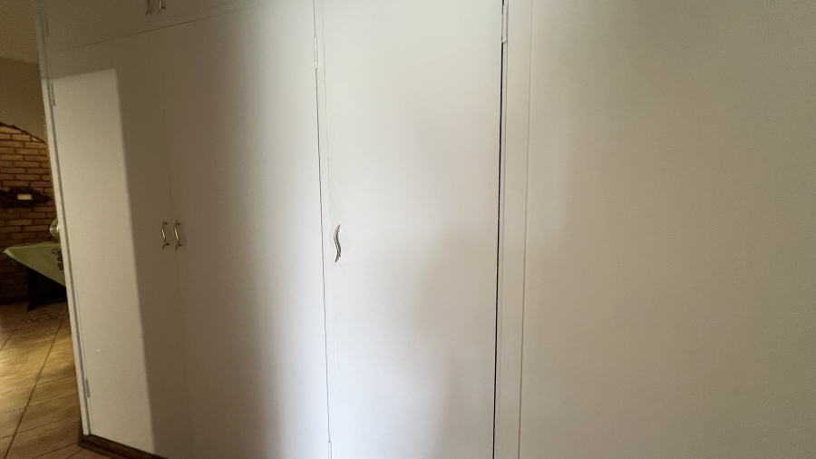 4 Bedroom Property for Sale in Helikonpark Gauteng