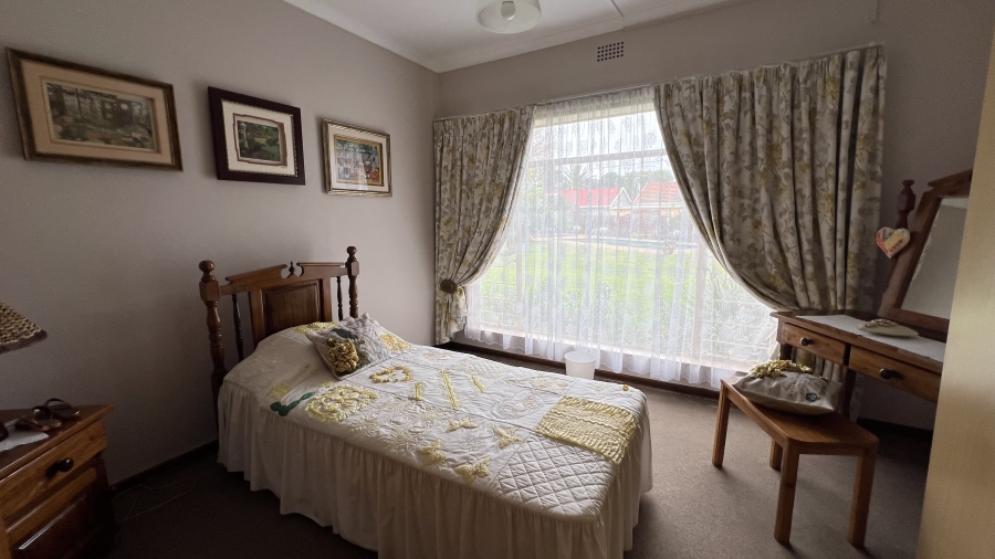 4 Bedroom Property for Sale in Helikonpark Gauteng