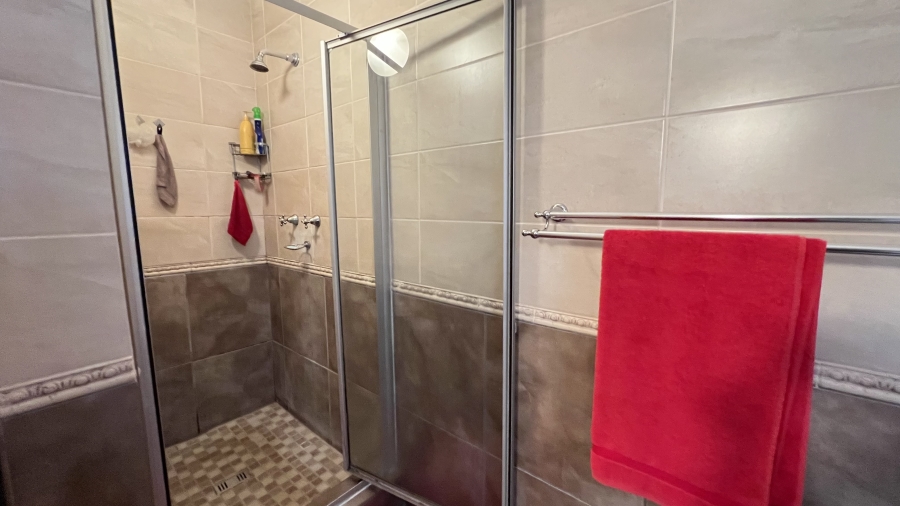 4 Bedroom Property for Sale in Helikonpark Gauteng