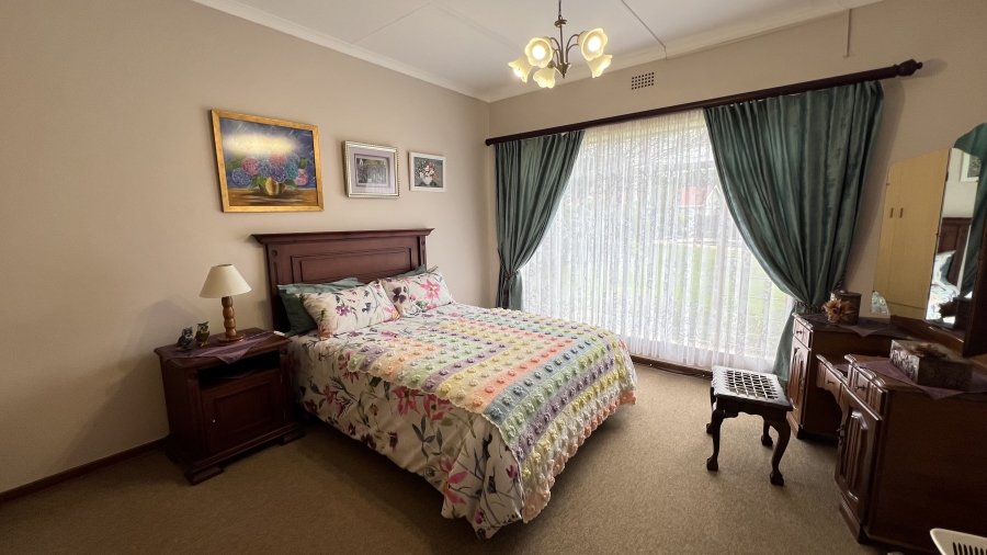 4 Bedroom Property for Sale in Helikonpark Gauteng
