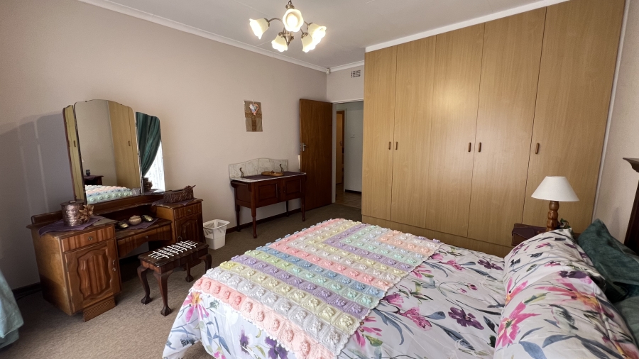 4 Bedroom Property for Sale in Helikonpark Gauteng