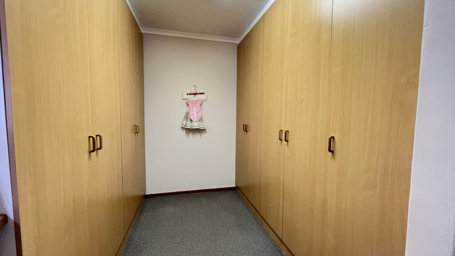 4 Bedroom Property for Sale in Helikonpark Gauteng
