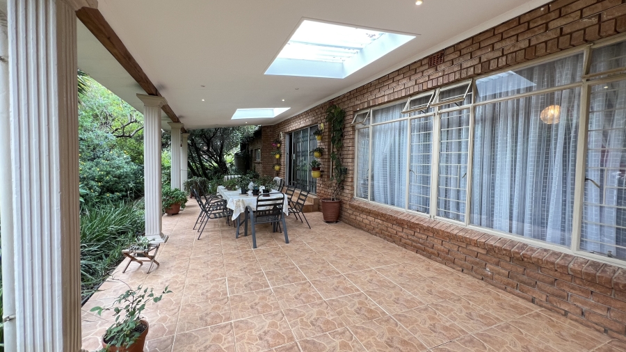 4 Bedroom Property for Sale in Helikonpark Gauteng