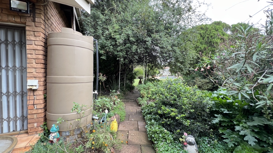 4 Bedroom Property for Sale in Helikonpark Gauteng