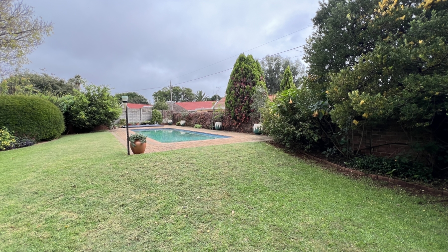 4 Bedroom Property for Sale in Helikonpark Gauteng