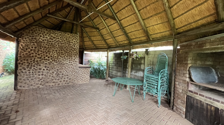 4 Bedroom Property for Sale in Helikonpark Gauteng