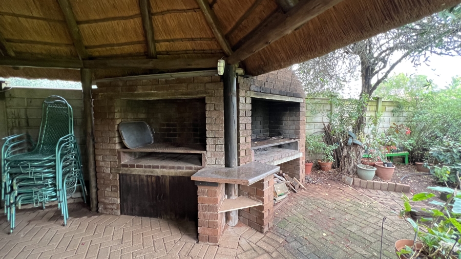 4 Bedroom Property for Sale in Helikonpark Gauteng
