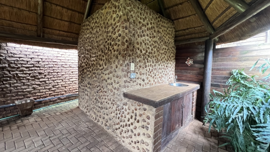 4 Bedroom Property for Sale in Helikonpark Gauteng