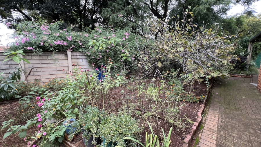 4 Bedroom Property for Sale in Helikonpark Gauteng