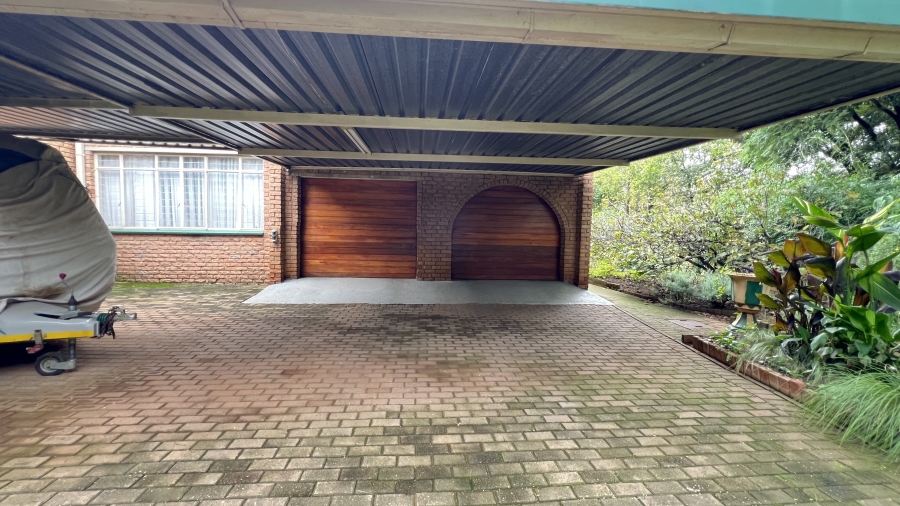 4 Bedroom Property for Sale in Helikonpark Gauteng