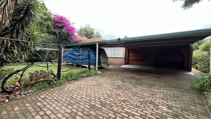 4 Bedroom Property for Sale in Helikonpark Gauteng