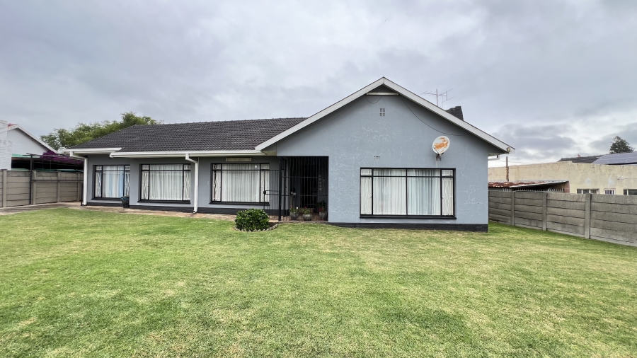4 Bedroom Property for Sale in Greenhills Gauteng