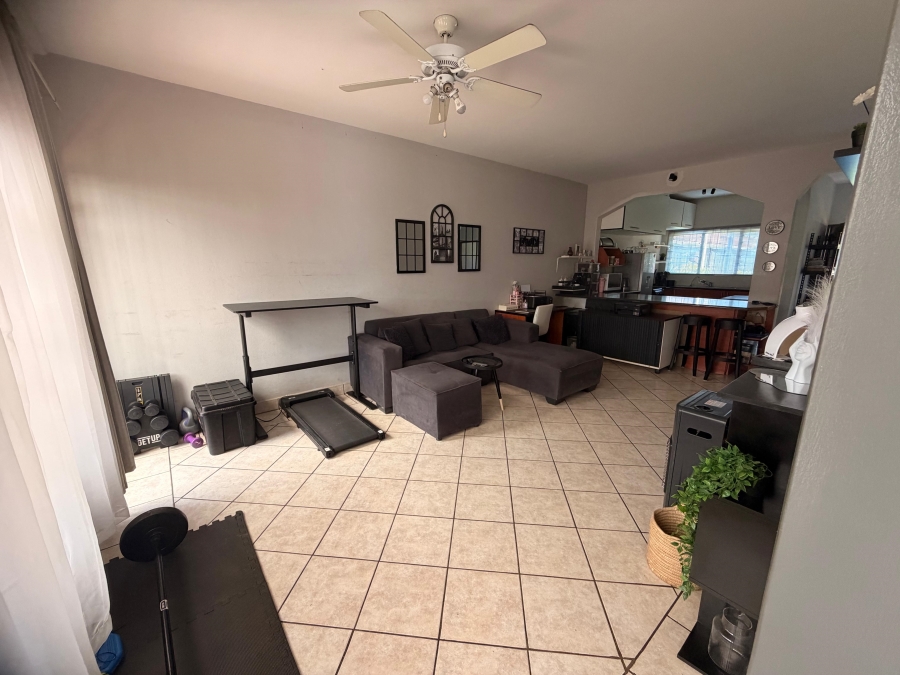 To Let 2 Bedroom Property for Rent in Meyerspark Gauteng