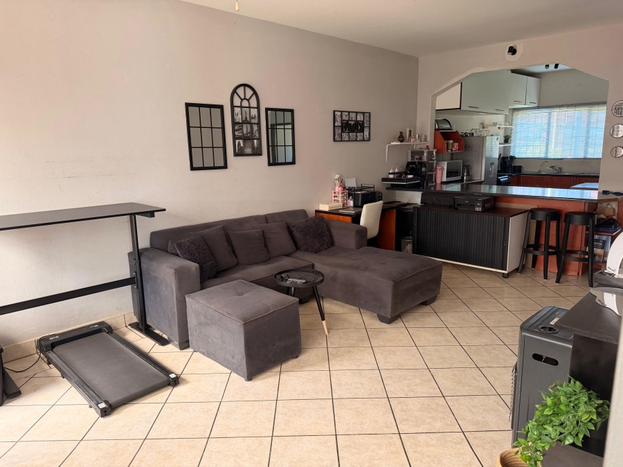 To Let 2 Bedroom Property for Rent in Meyerspark Gauteng