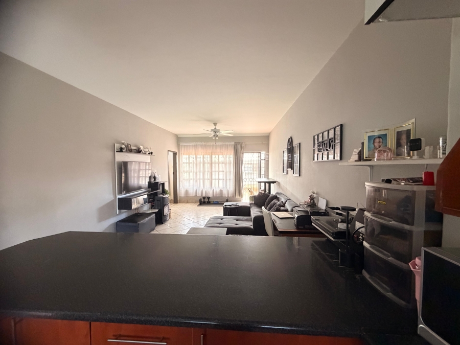 To Let 2 Bedroom Property for Rent in Meyerspark Gauteng