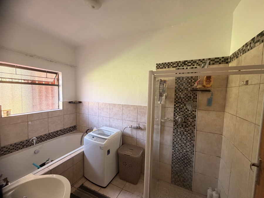 To Let 2 Bedroom Property for Rent in Meyerspark Gauteng