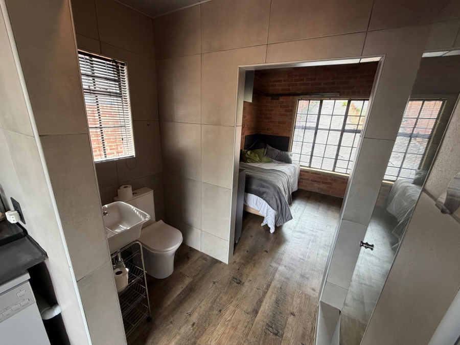 To Let 1 Bedroom Property for Rent in Faerie Glen Gauteng