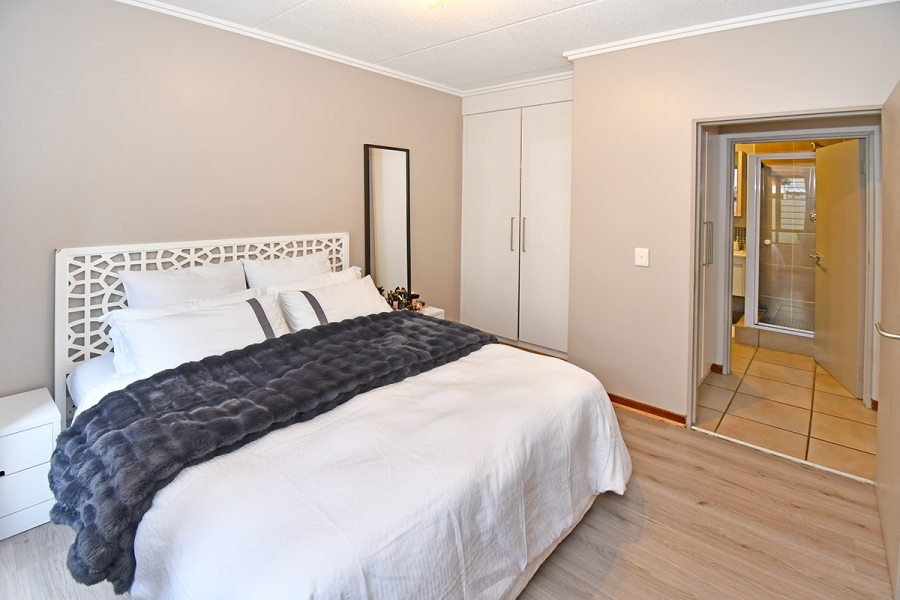 1 Bedroom Property for Sale in Lonehill Gauteng