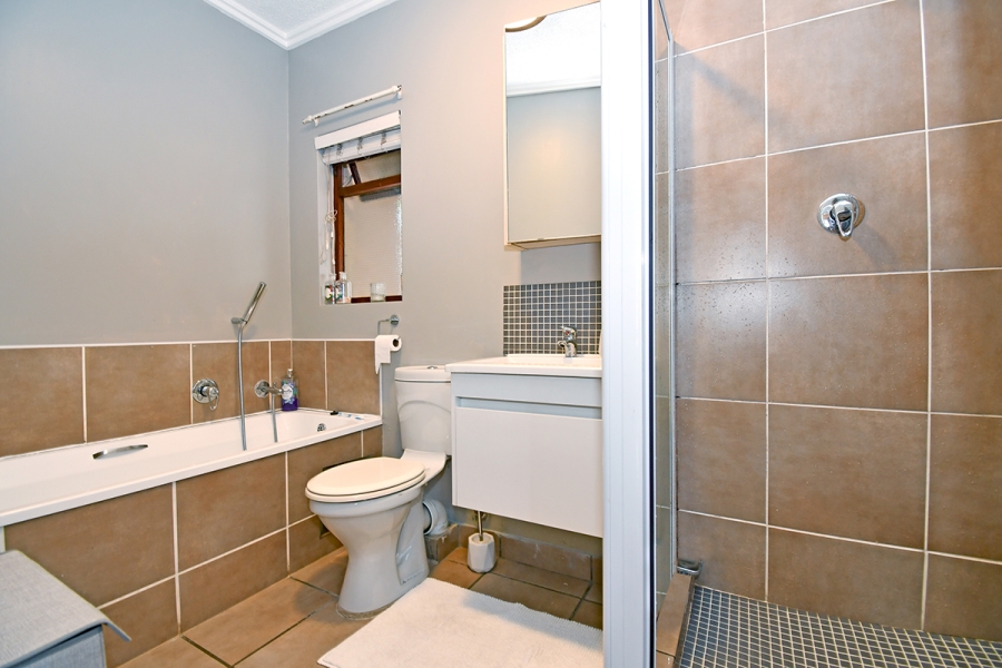 1 Bedroom Property for Sale in Lonehill Gauteng
